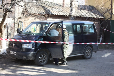 На вул. Антоновича невідомі кинули в автомобіль гранату, ще одну прив&#039;язали до дверей квартири