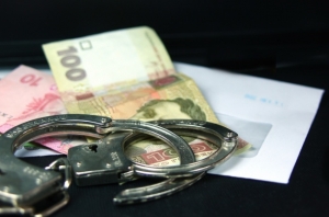На Вінниччині поліцейський вимагав хабар у розмірі 1,5 тис. грн.