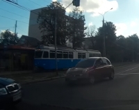На Хмельницком шосе не разменулись два авто (Видео)