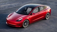 Tesla Model 3 знову подорожчали в США