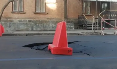 В центре Винницы провалился асфальт (Видео)