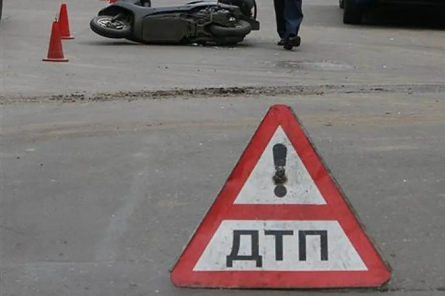 На Вінниччині п'яний хлопець з двома подругами скоїли ДТП на викраденому мотоциклі