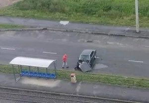 На Вишенці водій на BMW протаранив паркан