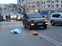 ДТП біля Універмагу: водій чорного Lexus збив на переході чоловіка