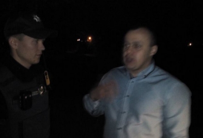 Працівника поліції Вінниці впіймали п’яним за кермом. Чоловік тричі кущами тікав від патрульних