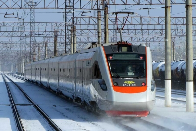 Під час зимових свят на популярних маршрутах курсуватиме значно більше пасажирських потягів