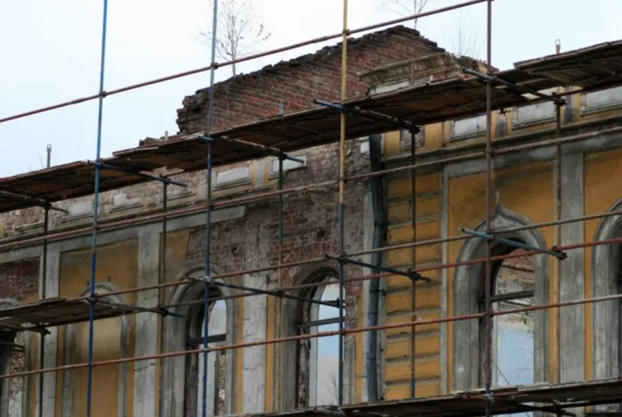 Как отреставрировать памятник архитектуры?