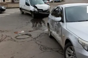 На Хмельницькому шосе не розминулися дві іномарки