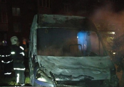 У Вінниці на Поділлі вночі згорів мікроавтобус