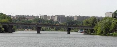 Біля Староміського мосту в річці виявили тіло чоловіка