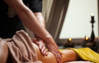 Услуги массажиста: профессиональный подход к вашему здоровью и комфорту