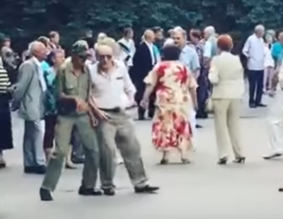 В Виннице дедульки зажигают на танцплощадке (Видео)