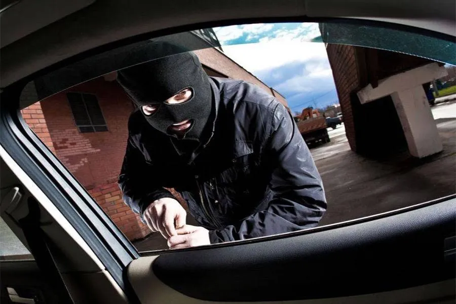 Вінницькі поліцейські завдяки допомозі працівника автозаправки швидко зловили викрадача автівки