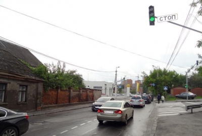 На виїзді з вулиці Городецького на Князів Коріатовичів встановлено світлофори