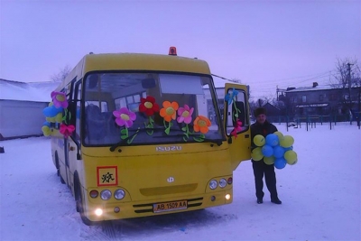 Одна з шкіл на Вінниччині отримала два автобуси у день Святого Миколая