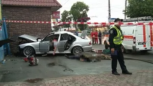У Вінниці BMW в’їхав у магазин. Четверо молодих людей в іномарці загинули