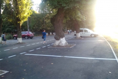 У Вінниці біля 26 школи завершили улаштування парковочних місць та тротуарів