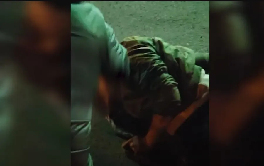 Накинув мотузку на шию та намагався задушити: поліцейські затримали раніше судимого зловмисника