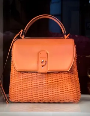 Дизайнерські шкіряні аксесуари: як купити сумку Coach Outlet з доставкою