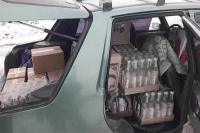 Поліція Вінниці затримала водія з повним автомобілем алкогольних виробів сумнівного походження