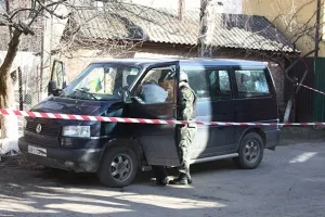 На вул. Антоновича невідомі кинули в автомобіль гранату, ще одну прив'язали до дверей квартири