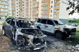 Поліція затримала причетних до підпалу позашляховиків у Вінниці