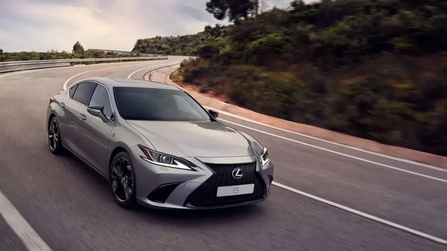 Огляд на оновлену модель Lexus ES