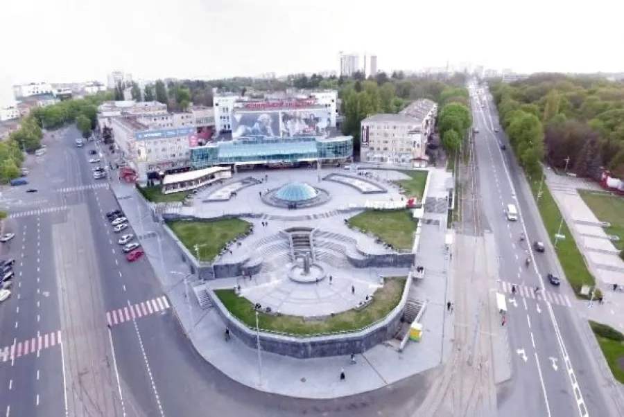 Озеленення «мавзолею» перед Універмагом пропонує архітектор