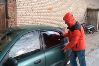 На Вінниччині поліція затримала злодія, який погрожуючи відібрав авто у таксиста