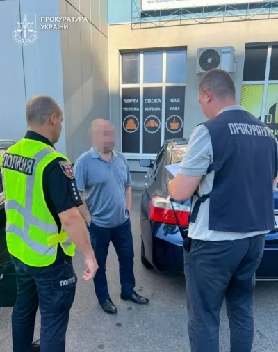 Чиновник допоміг незаконно привласнити сім квартир у Вінниці