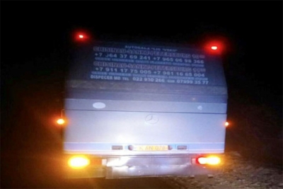 Біля Вінниці поліцейські допомгли водіям з ремонтом ресового автобусу міжнародного сполучення