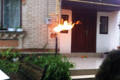 В смт Тиврів Вінницької області блискавка влучивши в газовий стояк спричинила пожежу