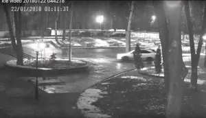 П’яний водій на «Лексусі» по сходинках спустився з Європейської площі (Відео)