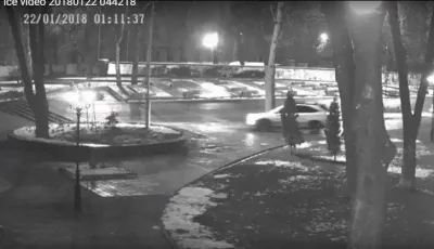 П’яний водій на «Лексусі» по сходинках спустився з Європейської площі (Відео)
