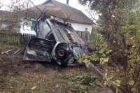 На Вінниччині автівка зайнялася після зіткнення з деревом