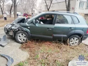 На Тяжилові п’яний водій в’їхав у стіну житлового будинку