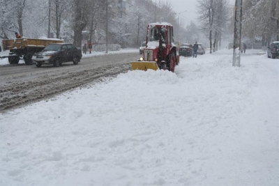 Біля 100 одиниць техніки та більше 700 працівників комунальних служб прибирали дороги Вінниці від снігу останні три дні
