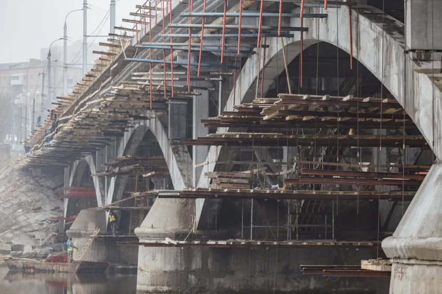  Цього року завершиться реконструкція Київського мосту