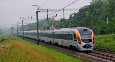 Укрзалізниця призначила 4 додаткові поїзди на Трійцю та до Дня Конституції через Вінницю