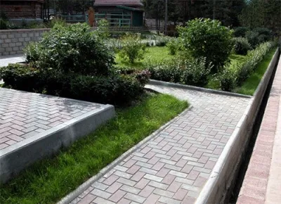 Как построить тротуарные дорожки на участке?