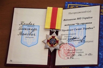Двоє волонтерів з Вінниці отримали відзнаки Міністерства Оборони України