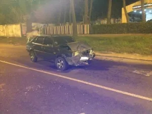 Муніципальний автобус розтрощив Ладу біля Західного автовокзала (Відео)