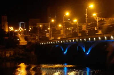 Вінницькі патрульні врятували чоловіка, який хотів стрибнути з мосту