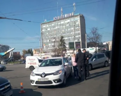 ДТП возле Дома Офицеров спровоцировало масштабную пробку
