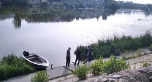 ​У Вінниці з річки дістали тіло жінки