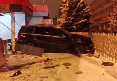 У Вінниці позашляховик в'їхав у зупинку Пирогова