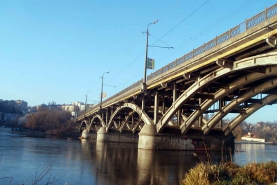 У Вінниці буде перекрито рух транспорту через київський міст