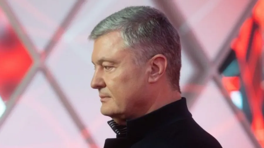 Петру Порошенку оголошено підозру про державну зраду та сприяння тероризму