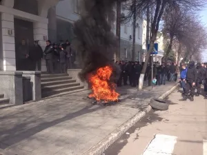 У центрі Вінниці горять шини (Відео)
