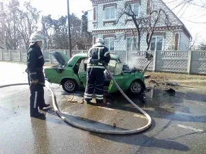 На Старому місті в результаті ДТП загорівся автомобіль (Відео)